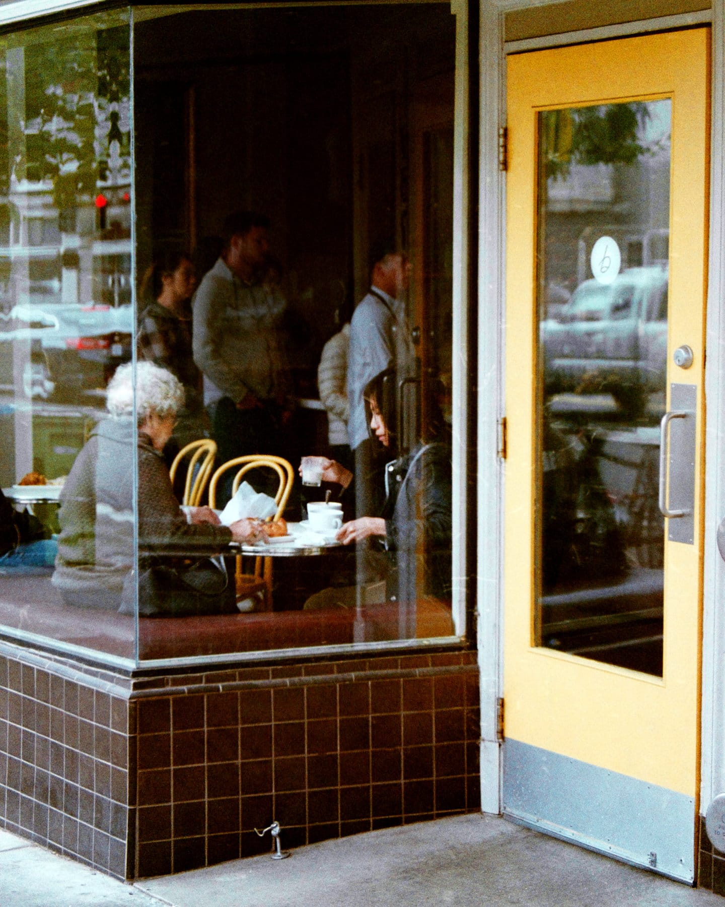 Leica R3 / Elmarit 28mm / Fujicolor Superia 400