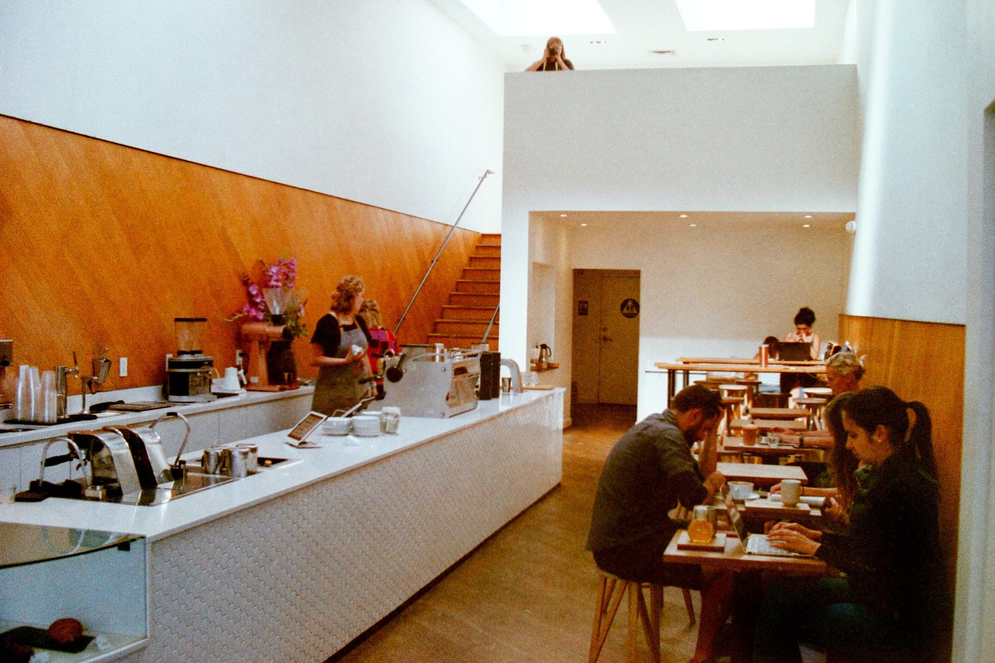 Leica R3 / Elmarit 28mm / Fujicolor Superia 400
