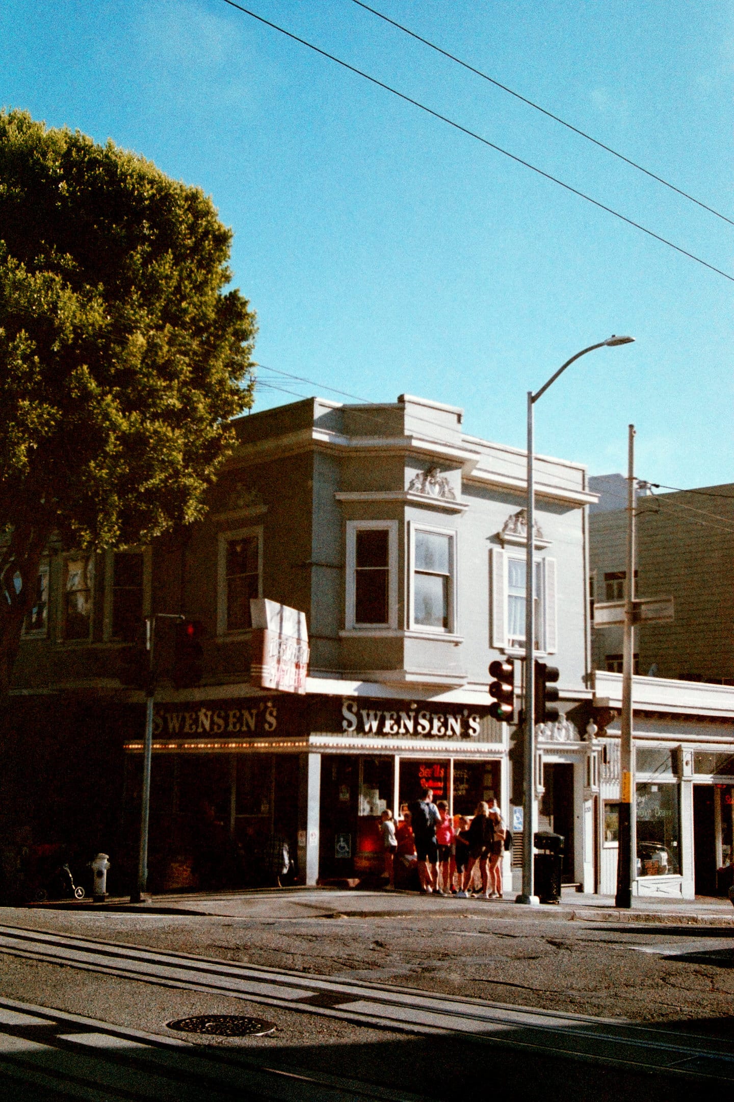 Leica R3 / Elmarit 28mm / Fujicolor Superia 400