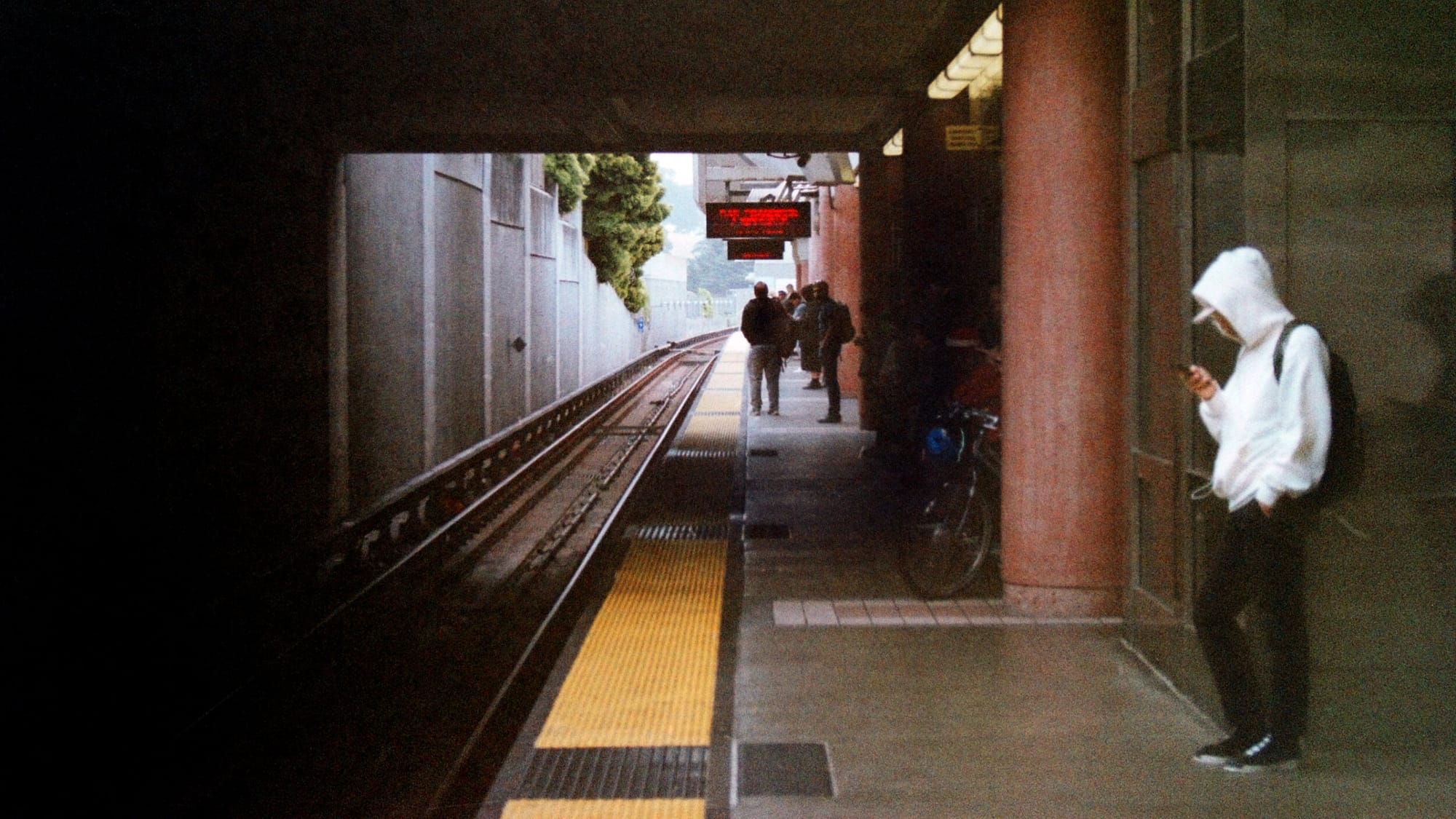 Leica R3 / Elmarit 28mm / Fujicolor Superia 400